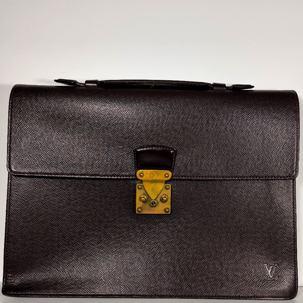 Louis Vuitton Taiga Briefcase Burgundy Book Case Bag Business Made In Italy